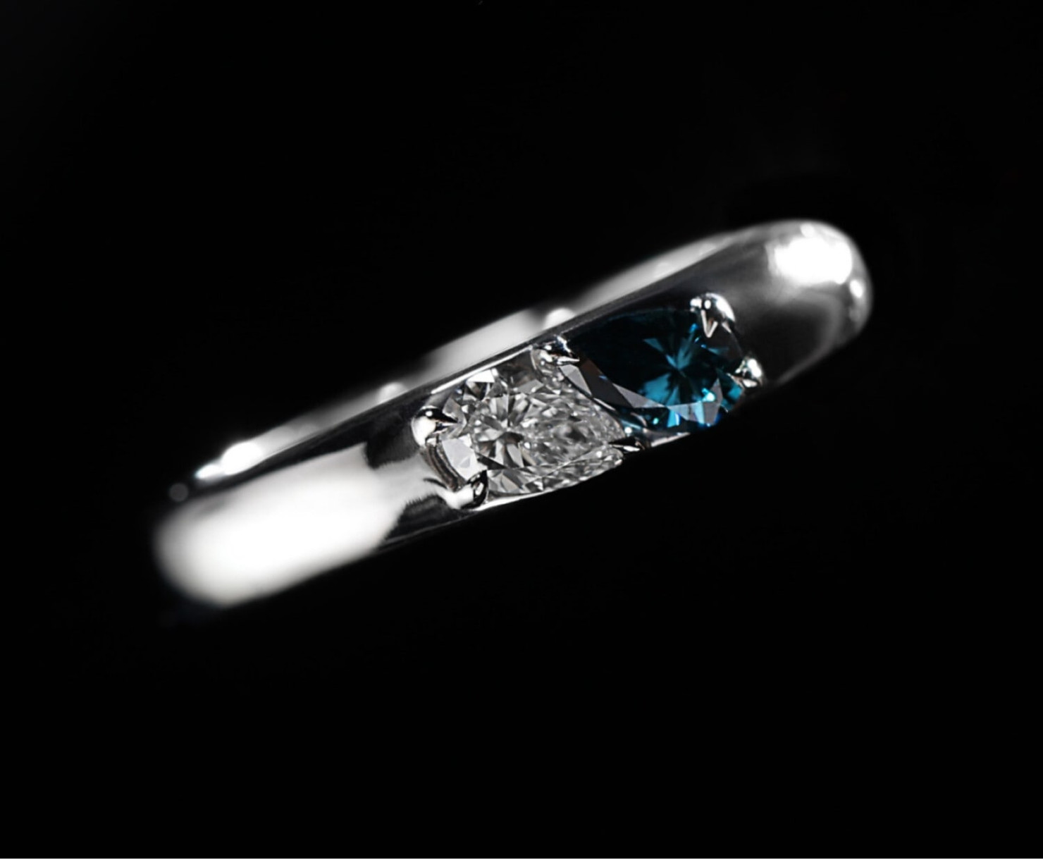 White gold ring with diamonds SOLO by Astra starr <span>2154</span>