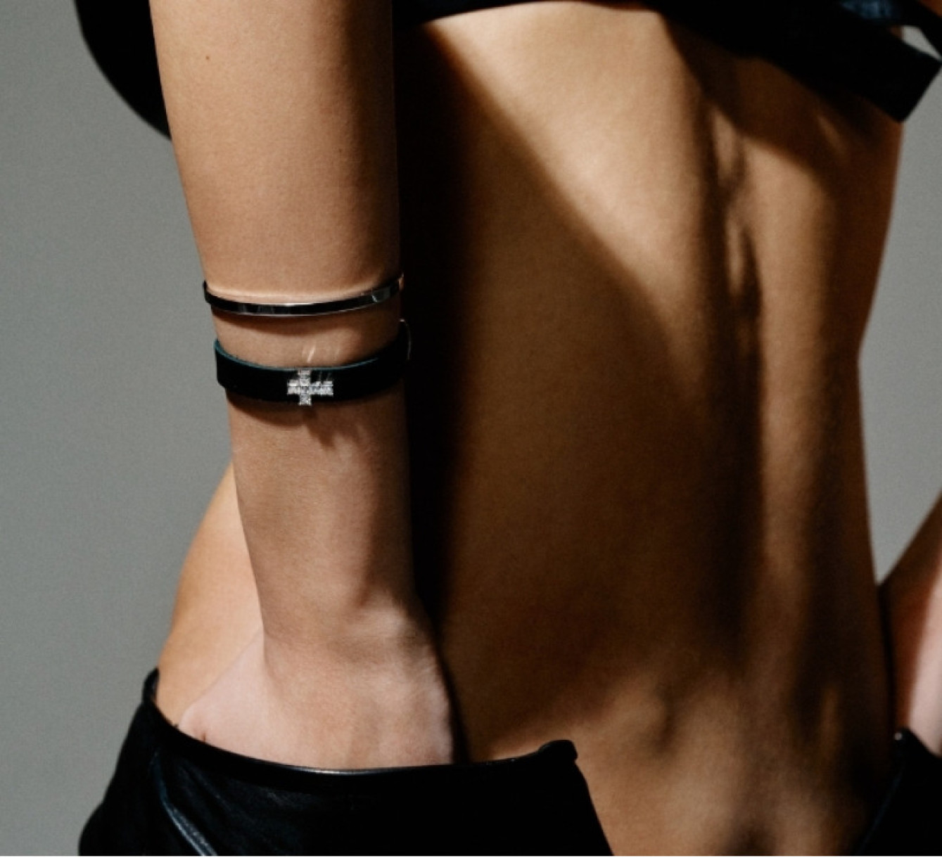 White gold bracelet with diamonds saint <span>2071</span>