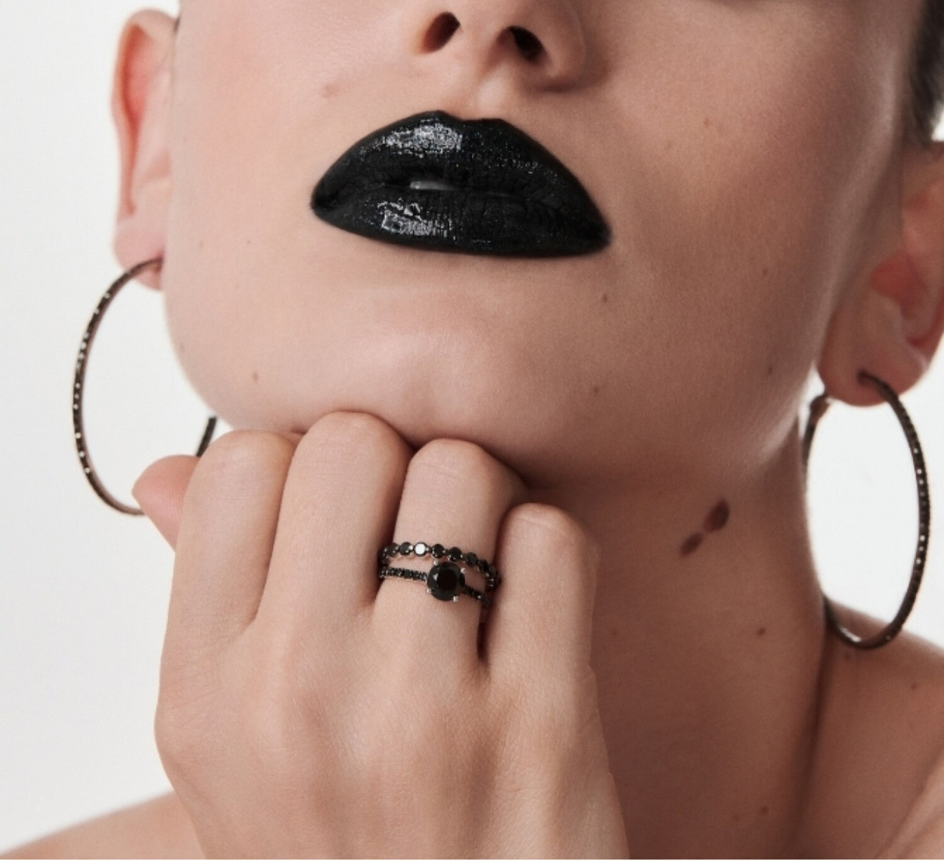 White gold ring with diamonds Black Swan <span>2235</span>