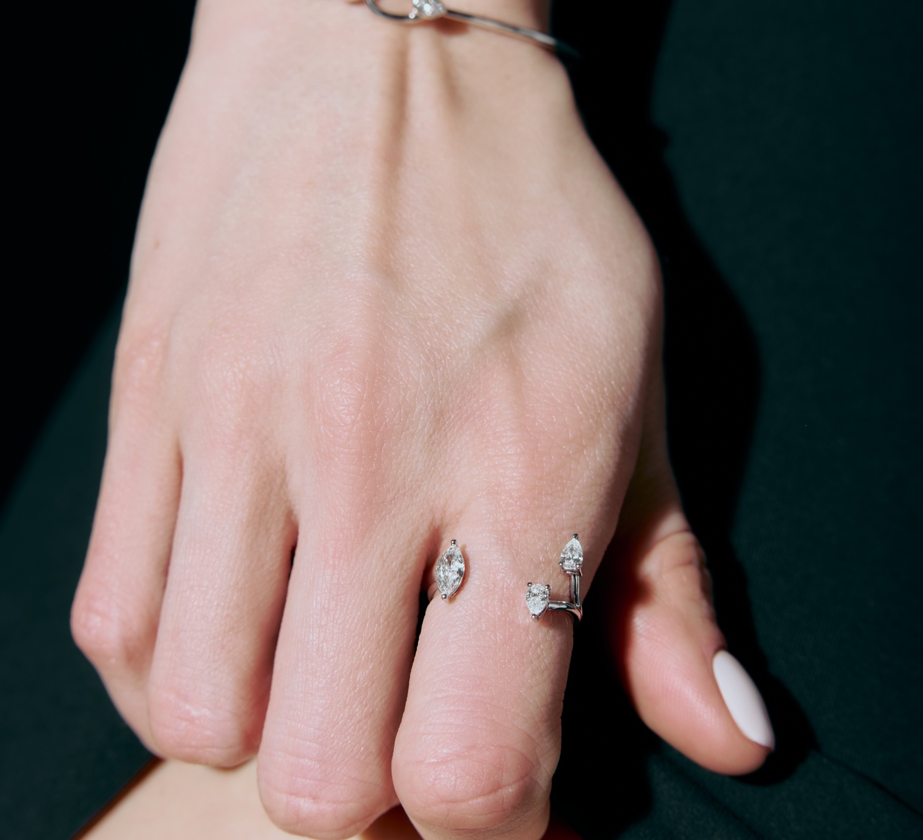 White gold ring with diamonds  Bloom <span>2219</span>