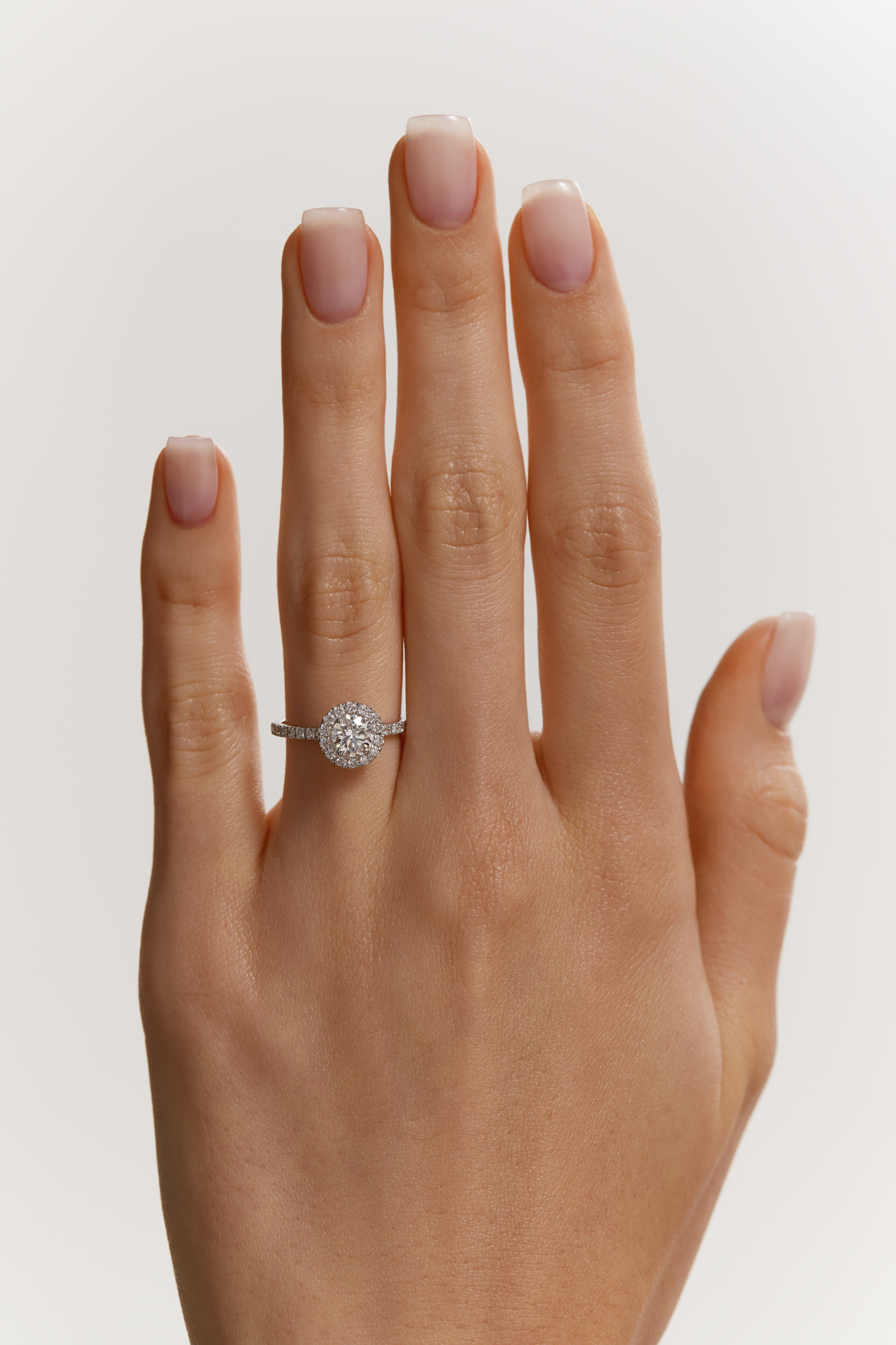 White gold ring with diamonds glow <span>1007</span>
