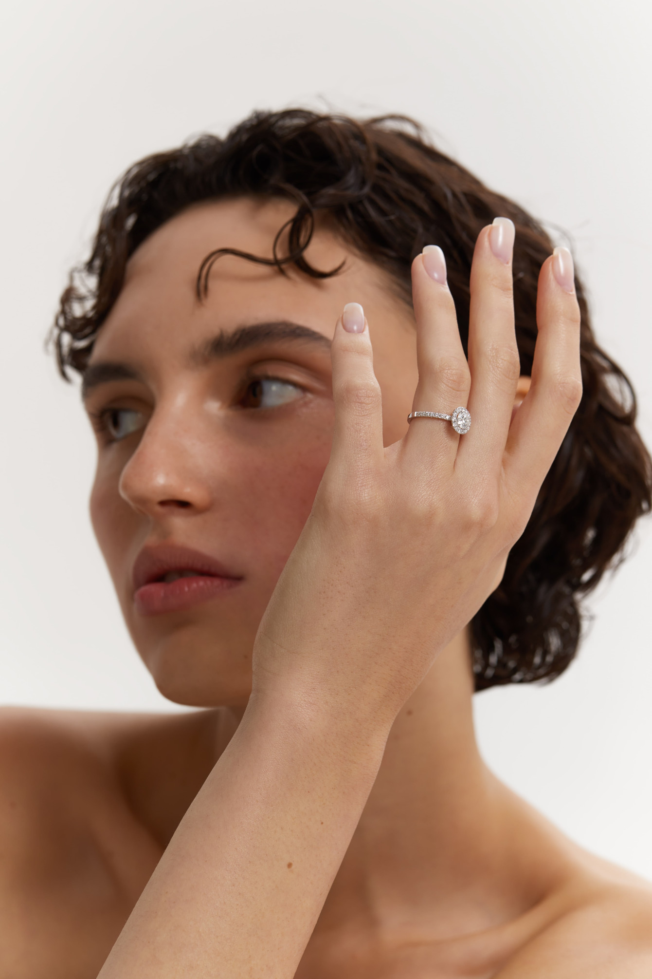 White gold ring with diamonds glow <span>1007</span>