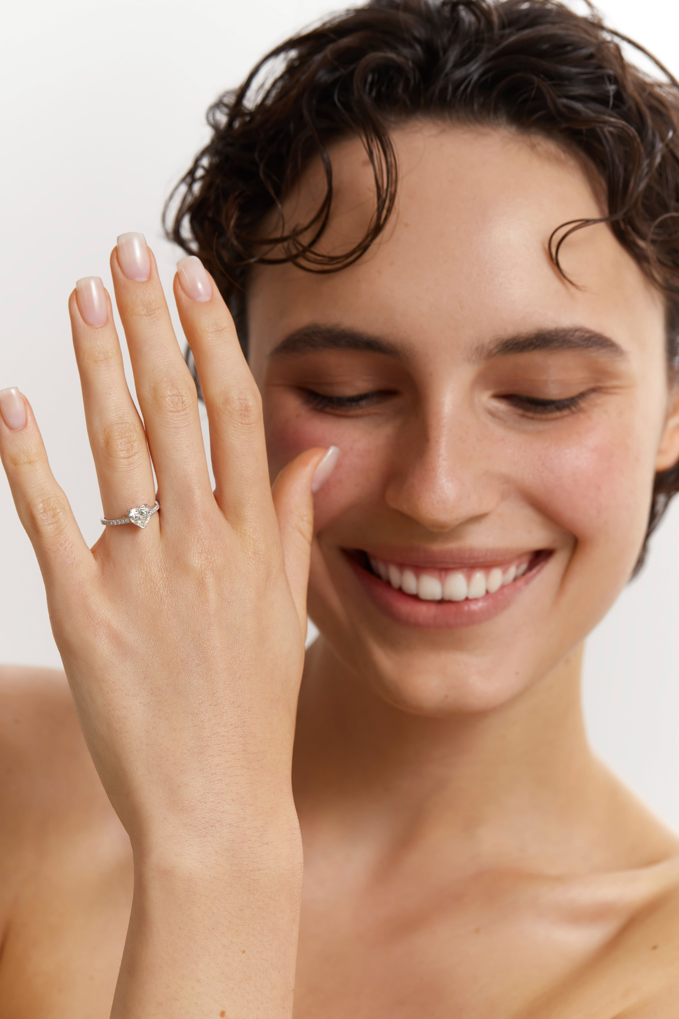 White gold ring with diamonds Hearts <span>2227</span>
