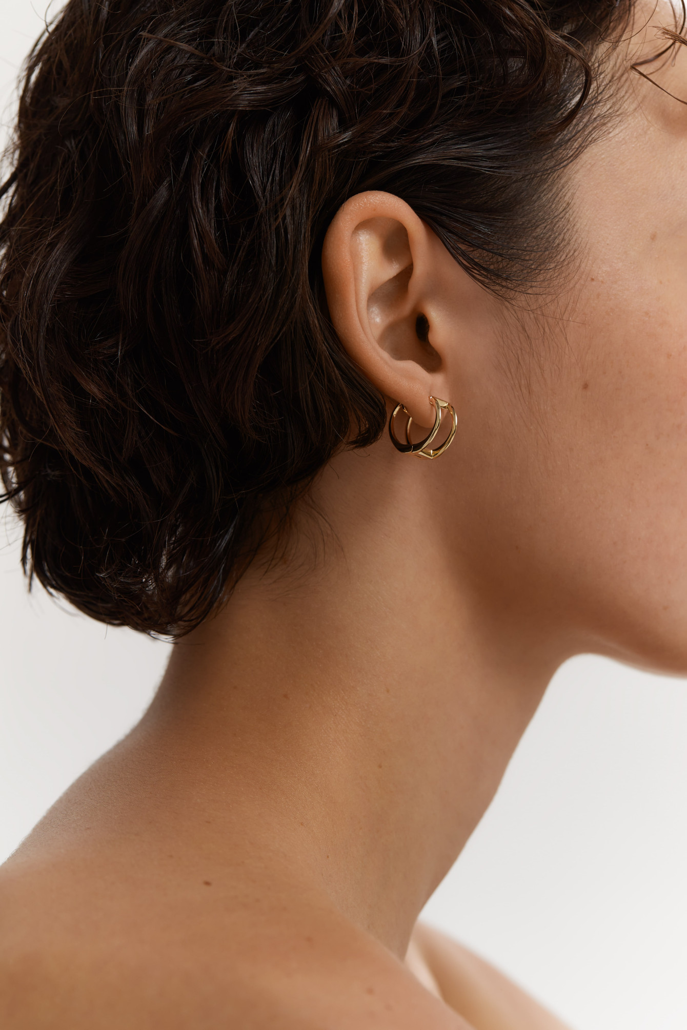 Yellow gold earrings need <span>2214</span>