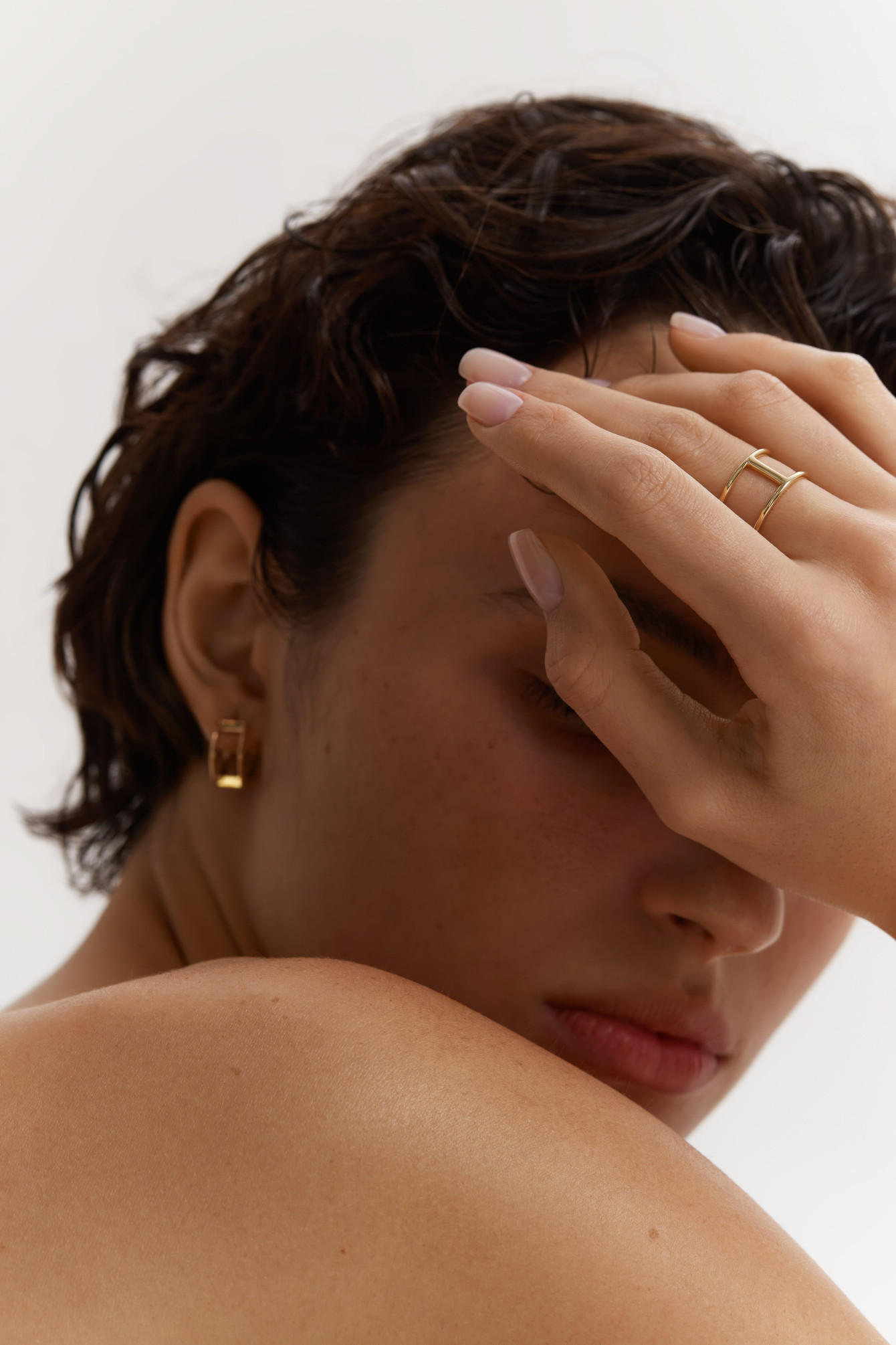 Yellow gold earrings need <span>2214</span>