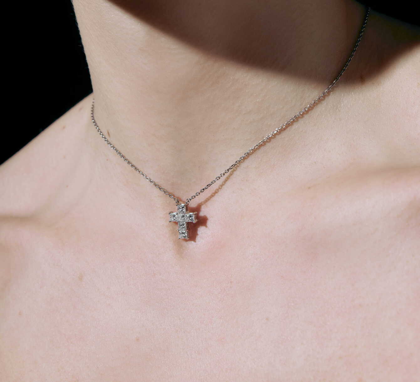 White gold pendant with diamonds saint 2044-<span>1</span>
