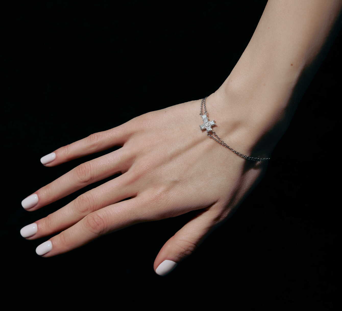 White gold bracelet with diamonds saint <span>2107</span>