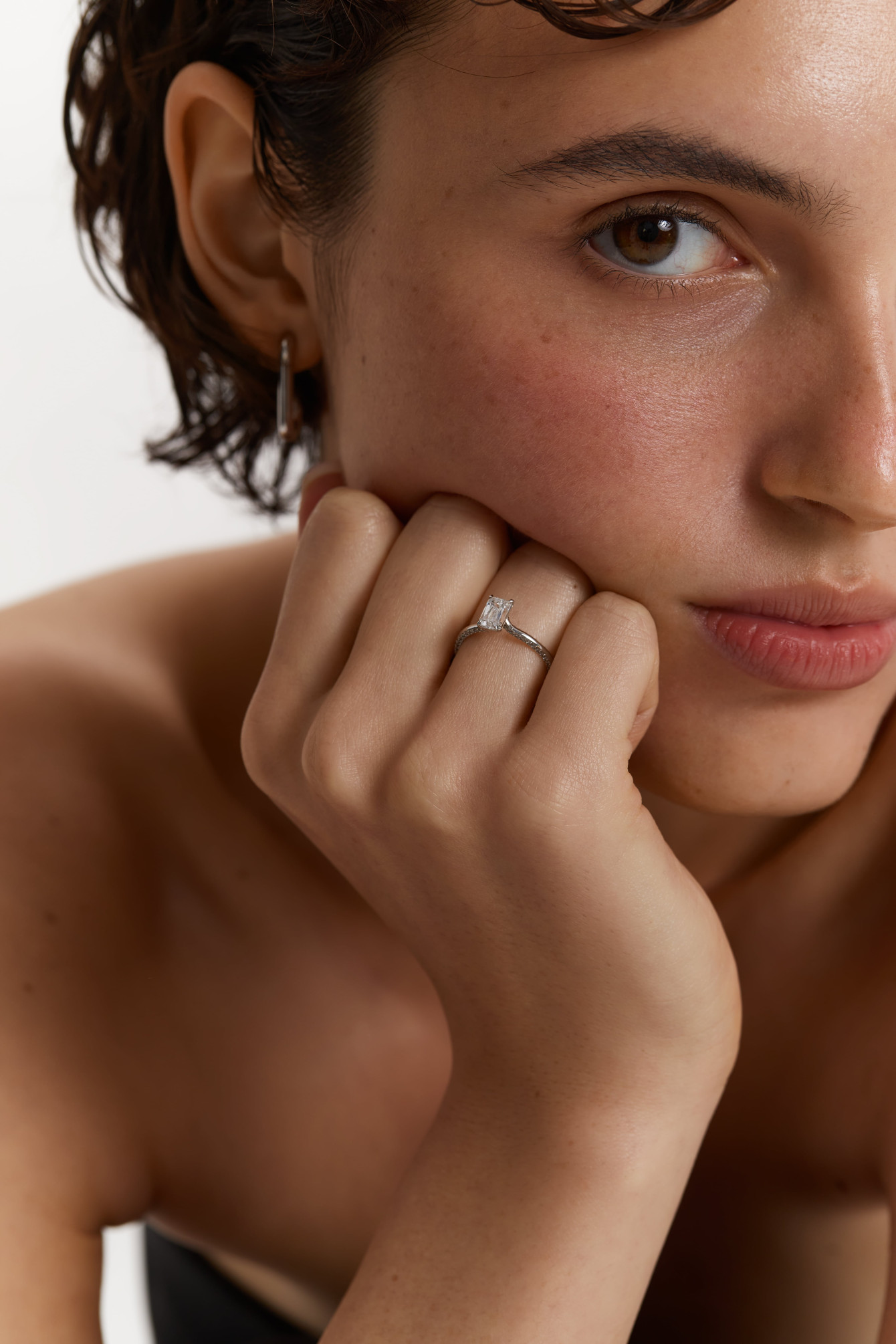 WHITE GOLD RING WITH DIAMOND signature <span>2157</span>