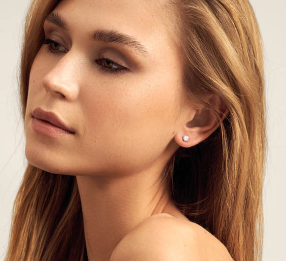White gold earrings with diamonds mono <span>2016</span>