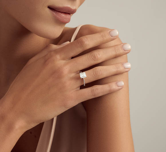 White gold ring with a diamond mono <span>2020</span>