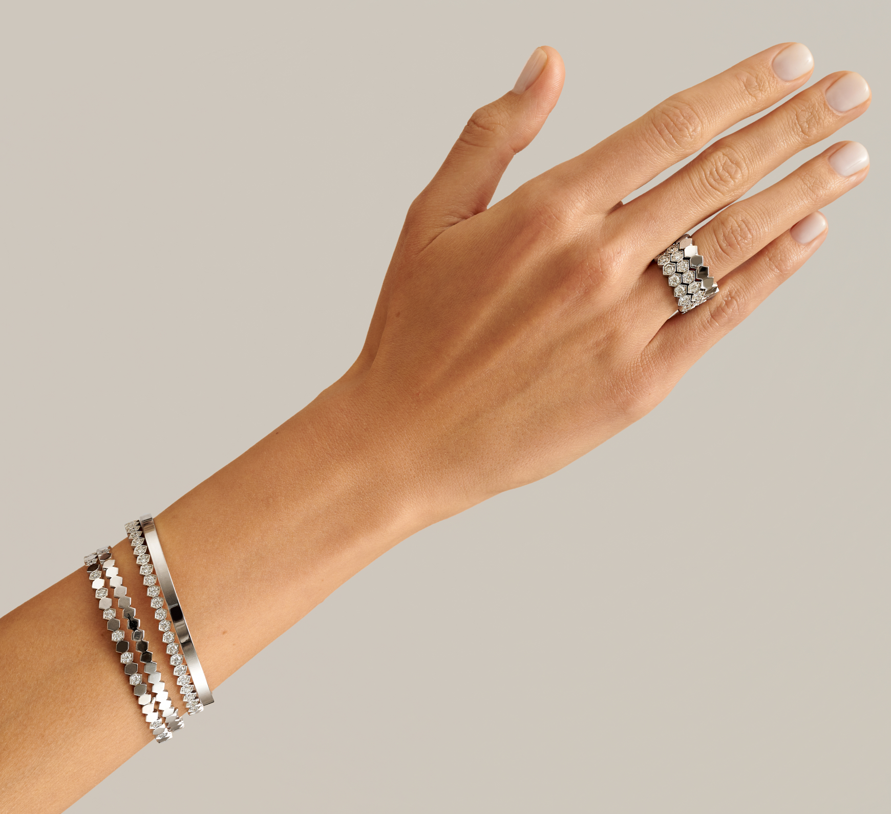 Set of white gold rings with diamonds comb <span>2024</span>