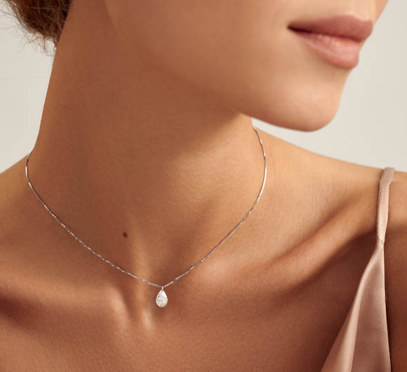 White gold pendant with diamond mono <span>2030</span>