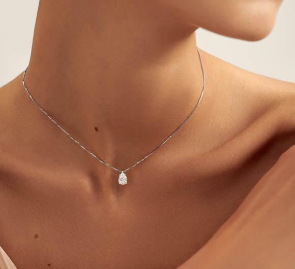 White gold pendant with diamond mono <span>2031</span>