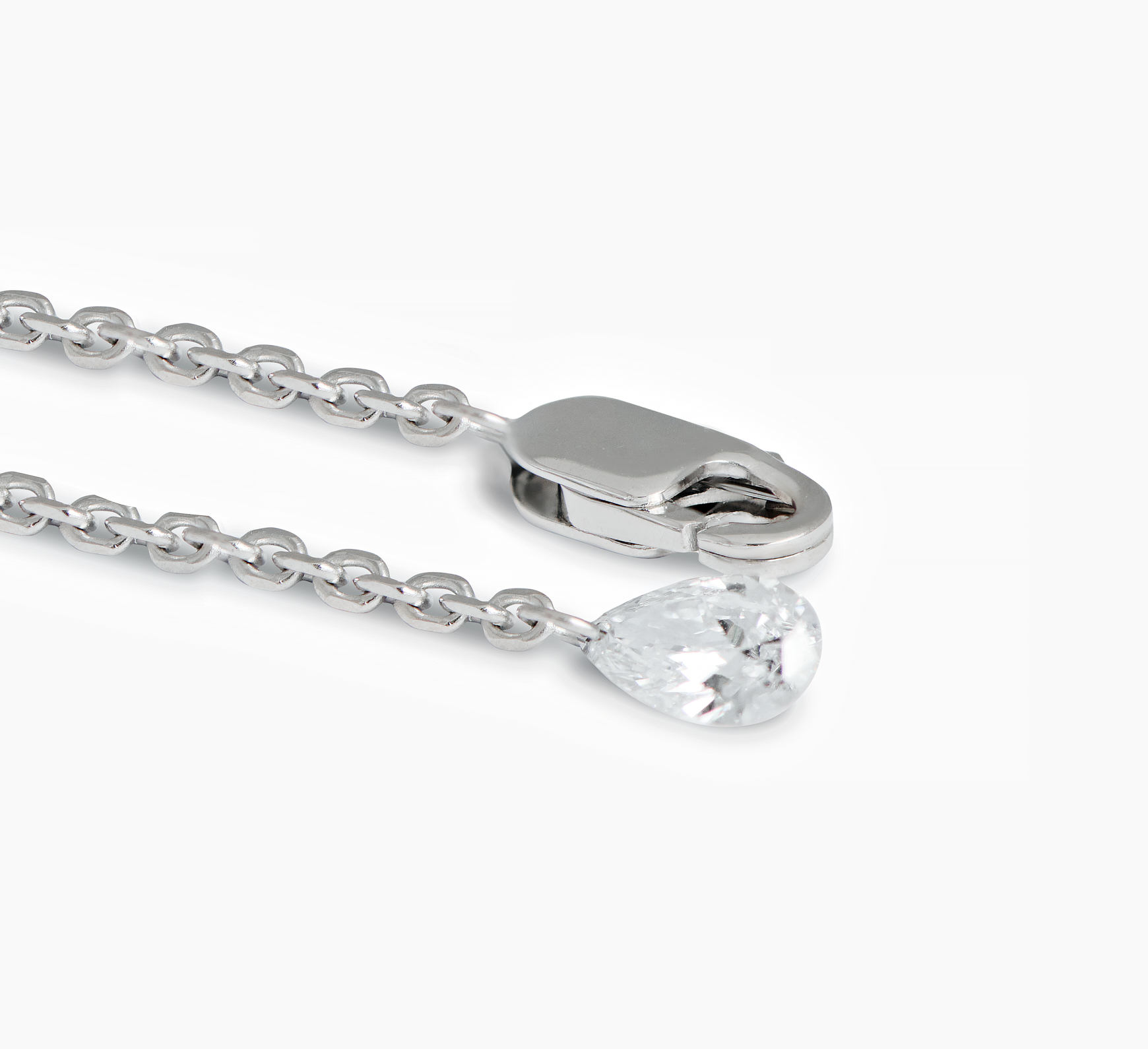 White gold bracelet with diamonds Comb <span>2040</span>