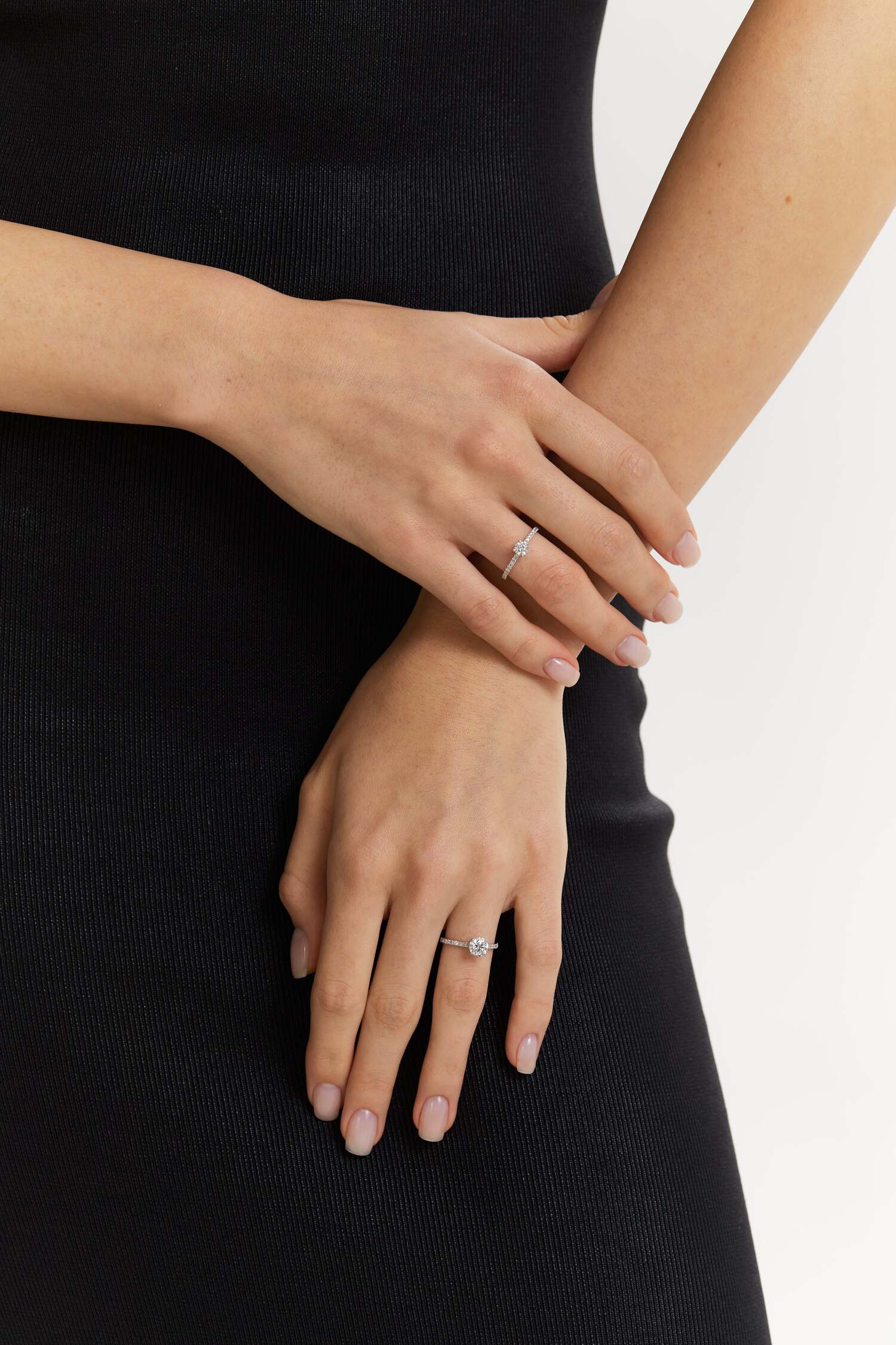 White gold ring  with diamond glow <span>1005</span>