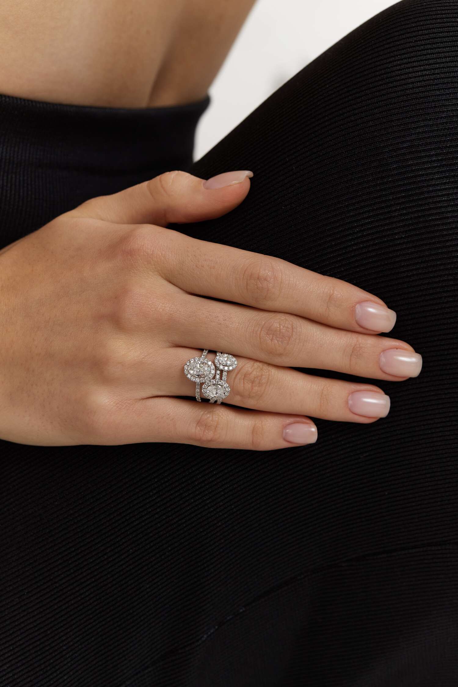 White gold ring with diamonds glow <span>1011</span>