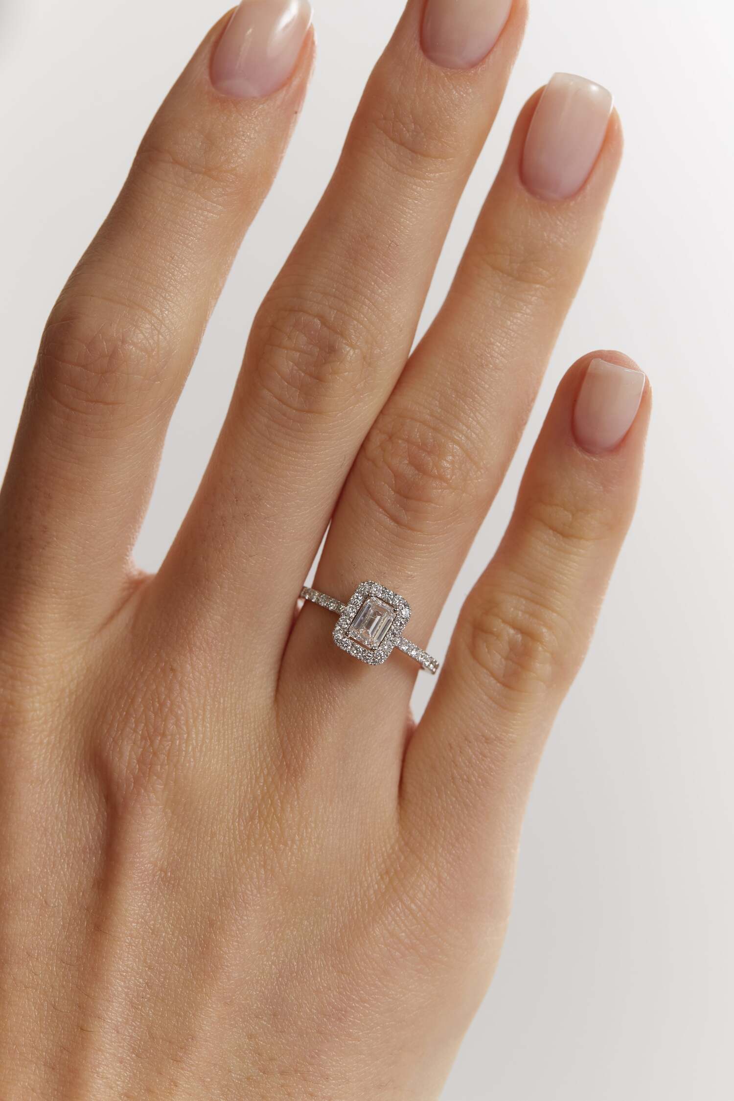  White gold ring with diamond glow <span>2025</span>
