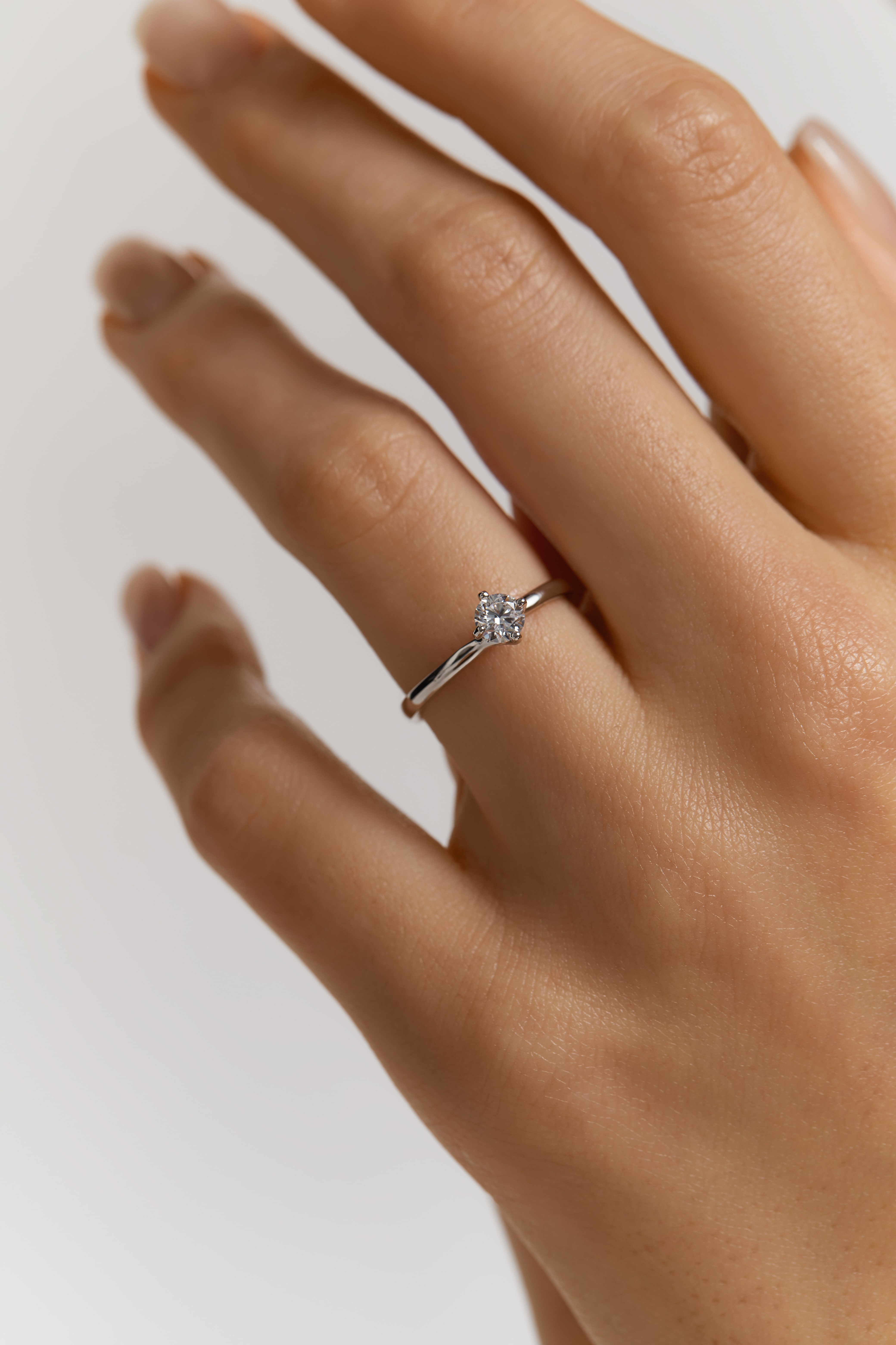 White gold ring with diamond mono <span>1003</span>