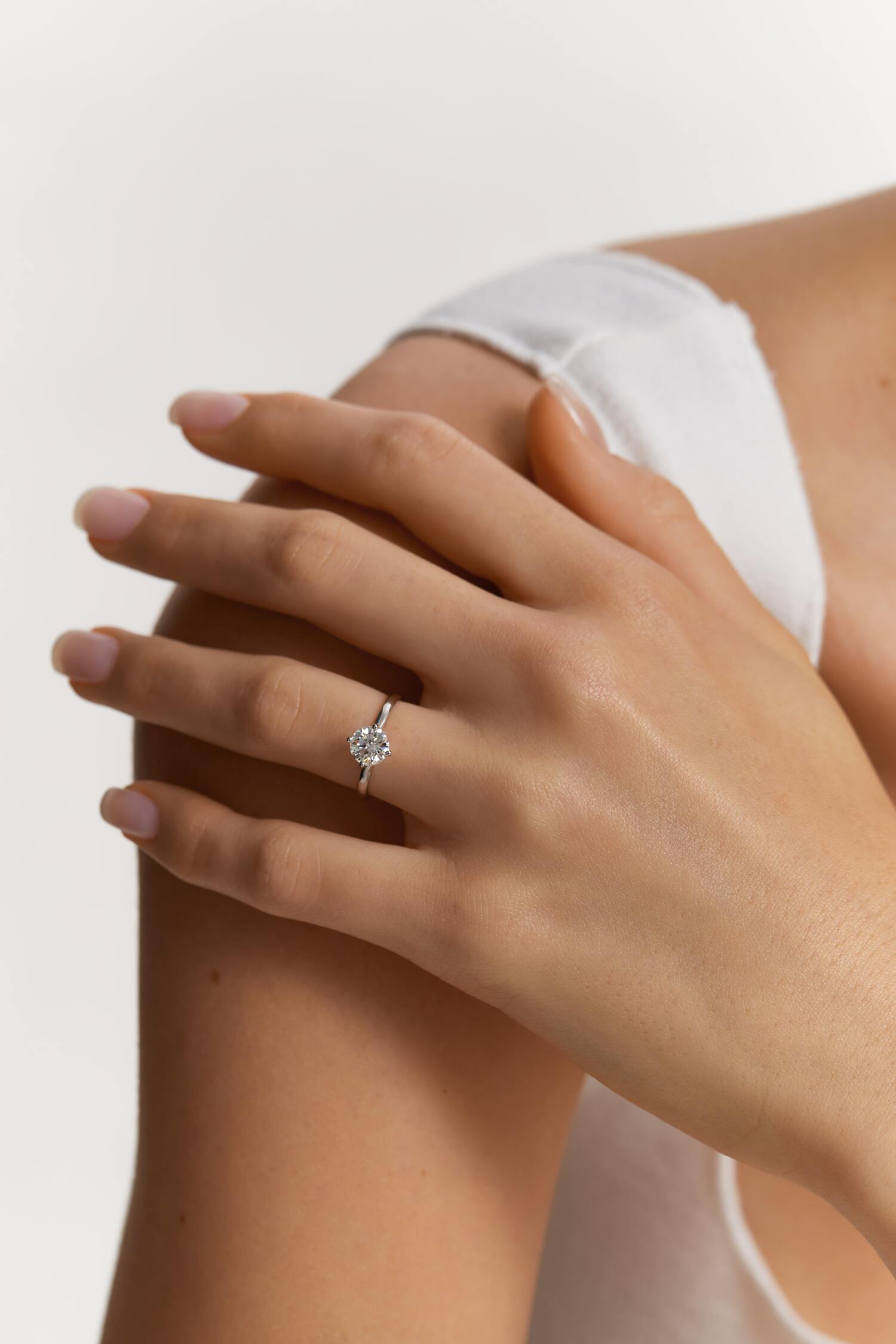 White gold ring with diamond mono <span>1004</span>