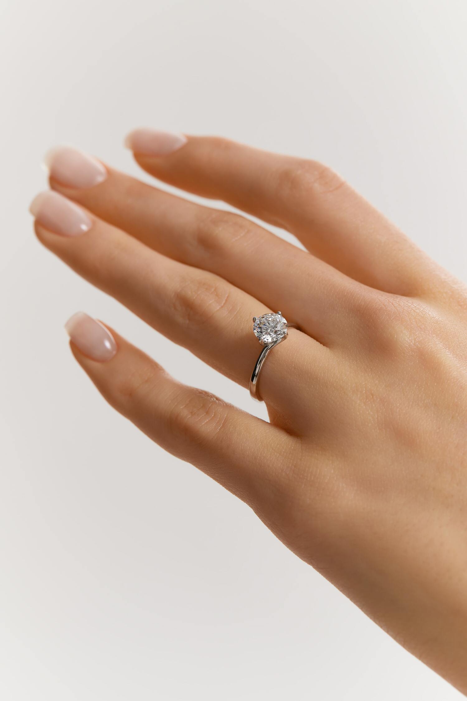 White gold ring with diamond mono <span>1004</span>