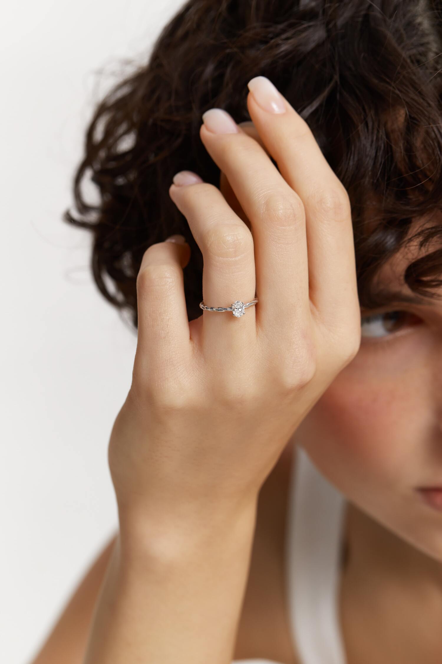 White gold ring with diamond mono <span>1009</span>