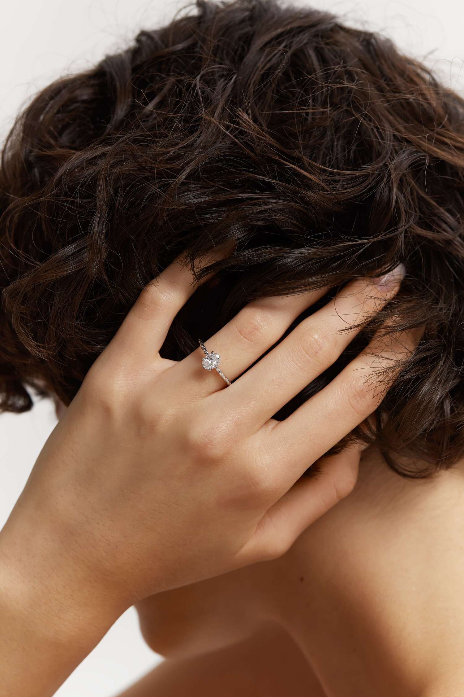 White gold ring with diamond mono <span>1009</span>