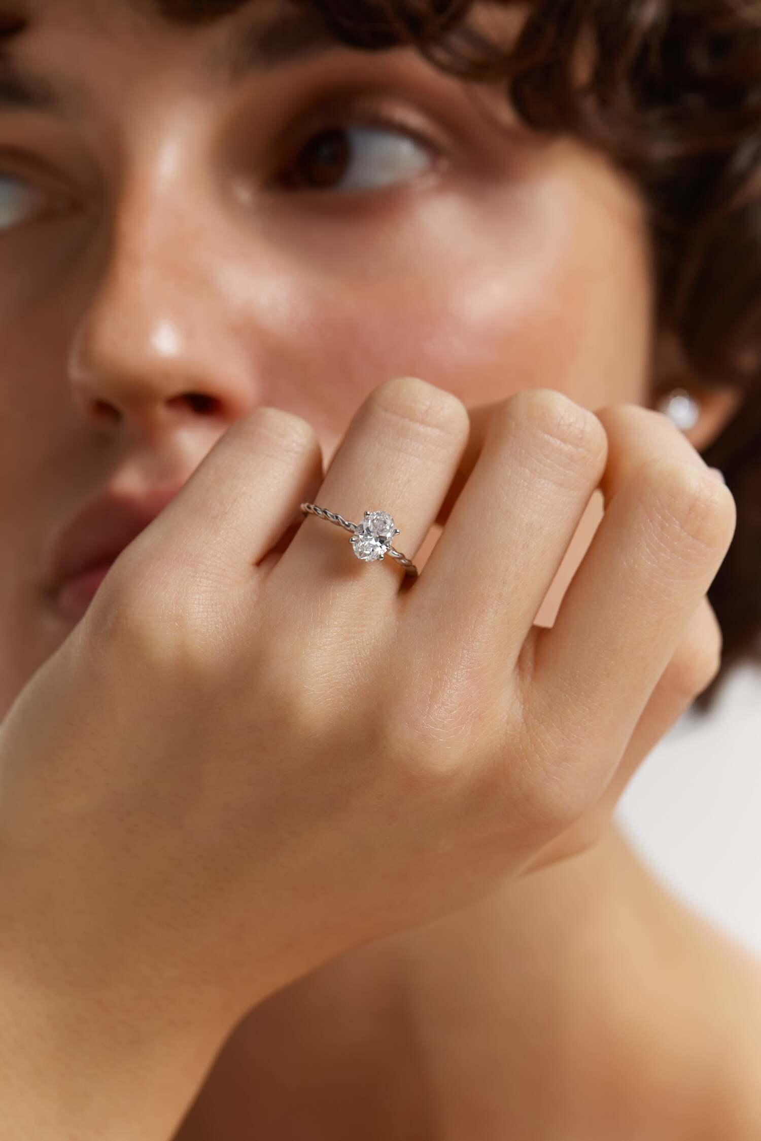 White gold ring with diamond mono <span>1009</span>