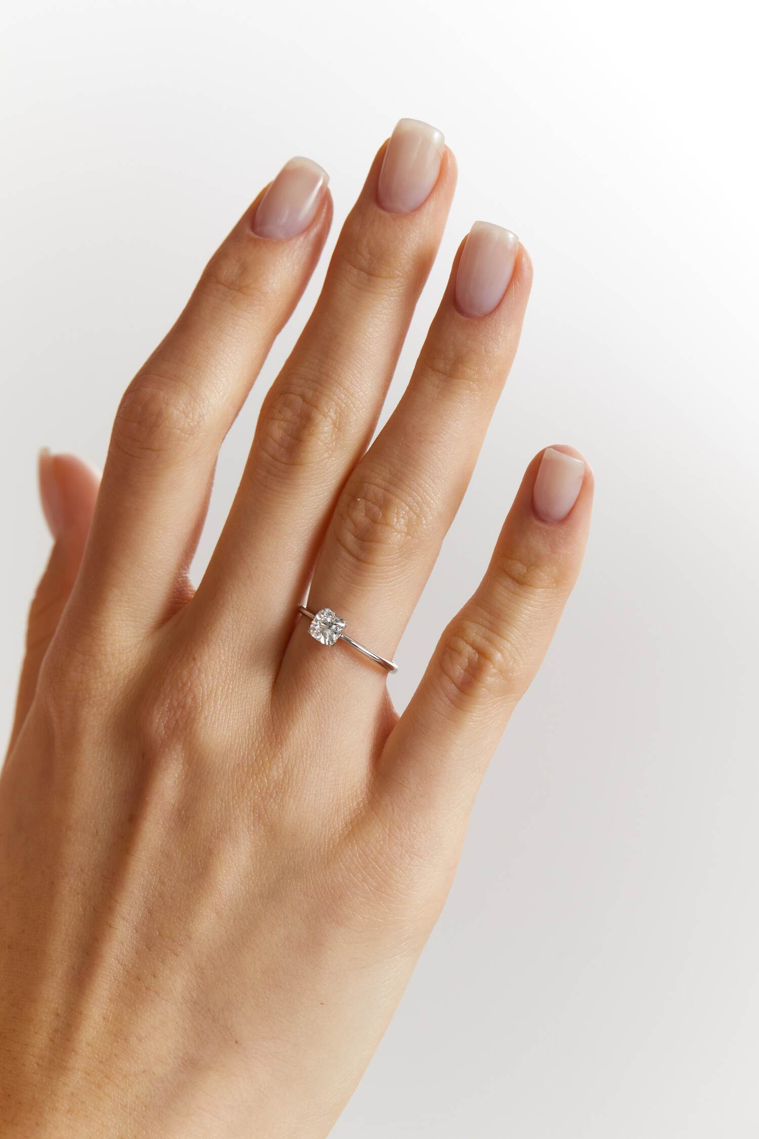 White gold ring with diamond mono <span>2134</span>